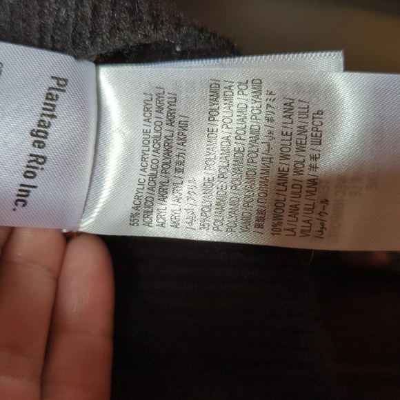 Farm Rio cropped sweater. Oversized, can fit a Large size. - Picture 6 of 11